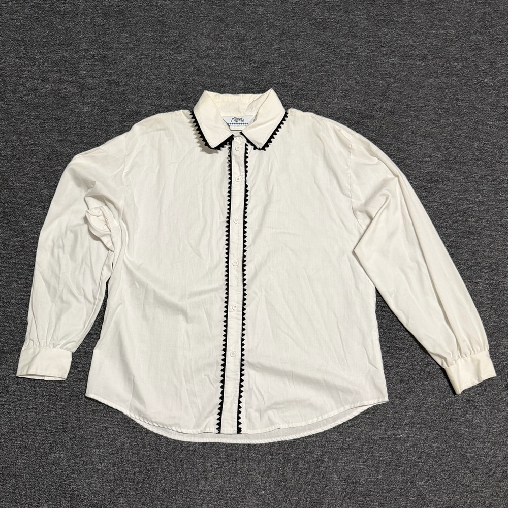 Roper White Button-Up Blouse with Black Scalloped Trim